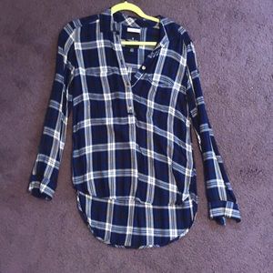 Long sleeve blue and white flannel shirt.